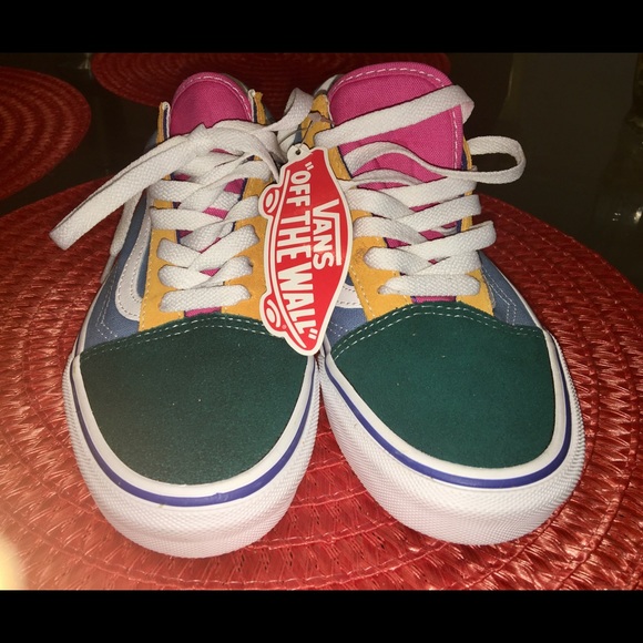 Vans - Picture 6 of 7